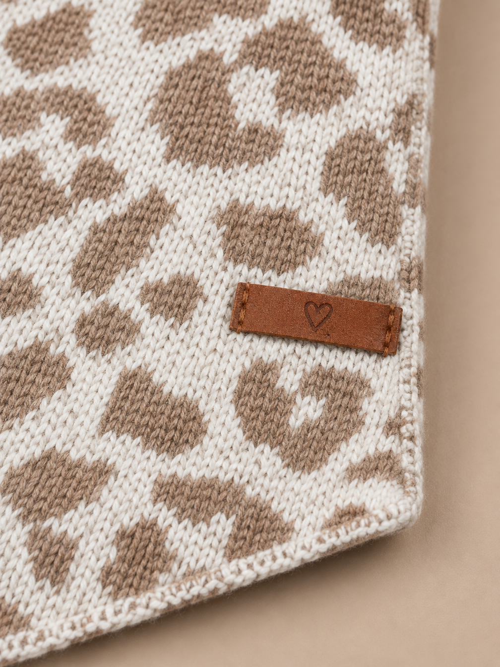 Panter sjaal crème – close-up met labeltje