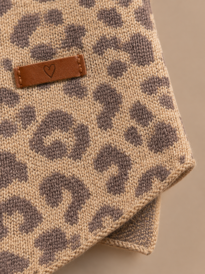 Panter sjaal camel – close-up met labeltje